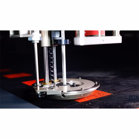 Высококачественная автоматическая машина для резки слоя зигзагообразной джинсовой ткани для ткани на швейной фабрике